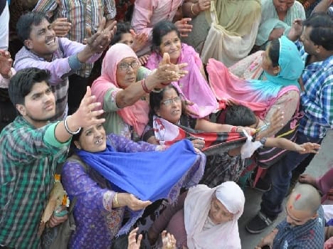 laddu holi in barsana